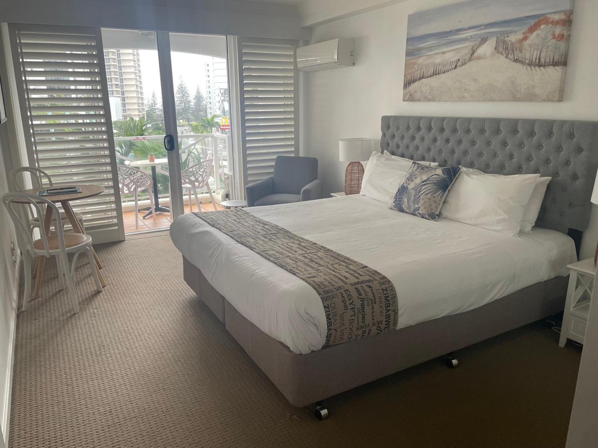 Broadbeach Holiday Apartments Gold Coast Room photo